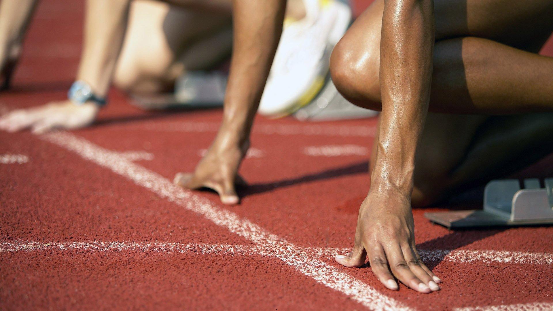 梅西第八次捧起金球奖 刷新历史纪录再创传奇